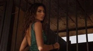 Elisabetta Gregoraci al maneggio con tacchi e lato B in mostra: la più scandalosa delle foto