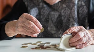Pensioni, "retribuzioni indebite": la stangata, ecco chi è costretto a rimborsare l'Inps