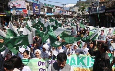 Il Pakistan crocevia del mondo islamico e alleato degli Usa: è qui che si tratta