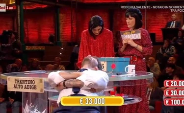 Affari Tuoi, Stefano De Martino perde la pazienza con Nadia: "Che strazio"