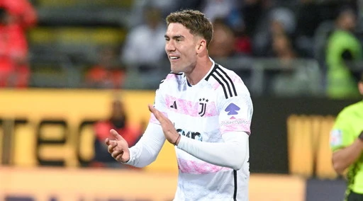 La Juventus si salva nel finale: è pari a Cagliari grazie all'autogol di Dossena