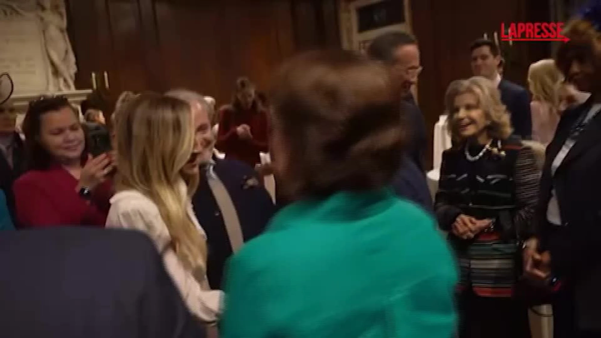 La regina Camilla alla biblioteca di New York: "I libri sono i migliori amici"