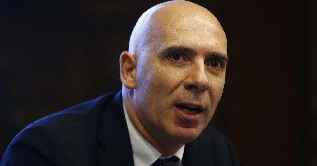 Luigi Bisignani su Fabrizio Salini: "Bignè stampato sulla mascherina, è l'emblema della confusione della Rai"