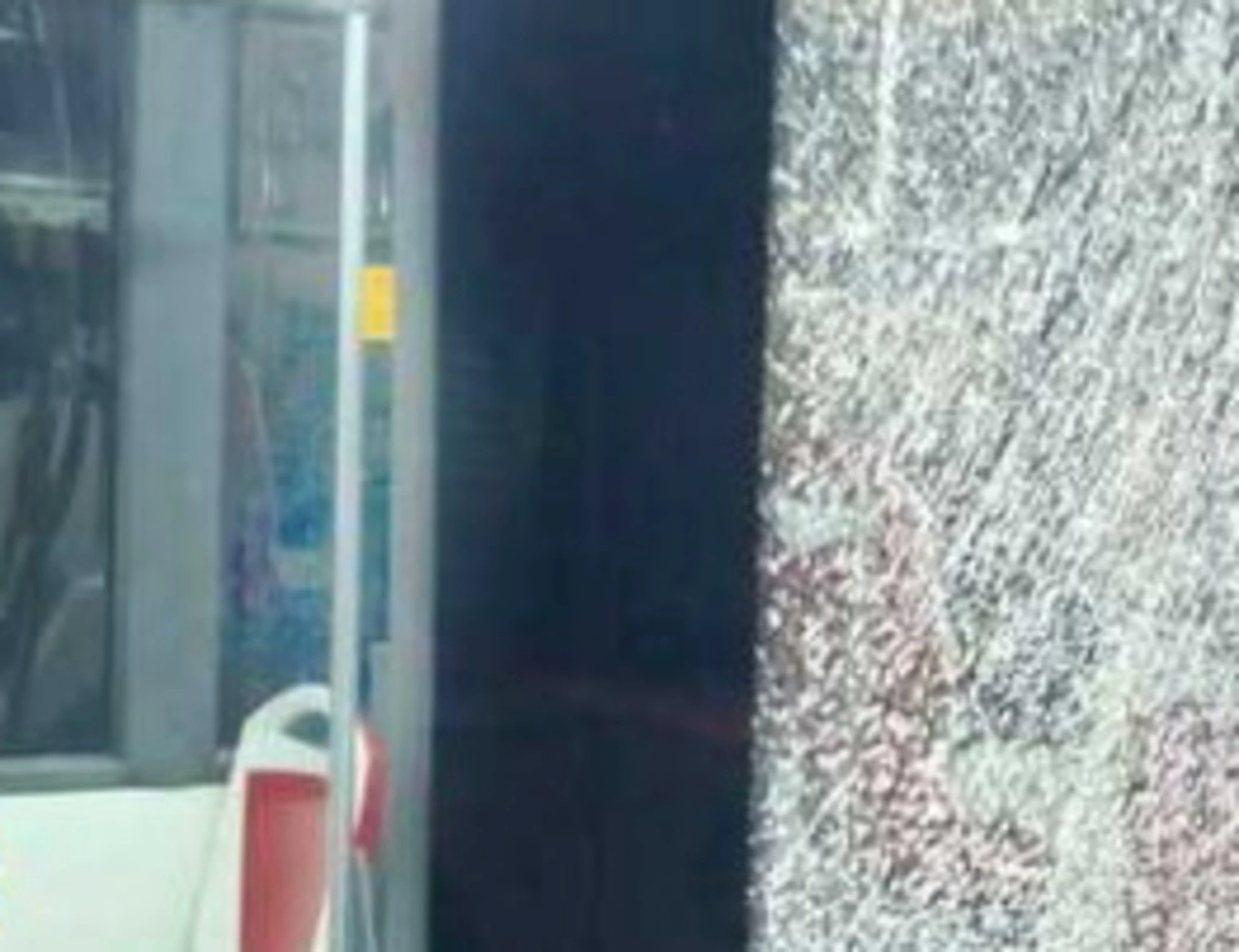 Roma, colpo di pistola contro un bus di linea