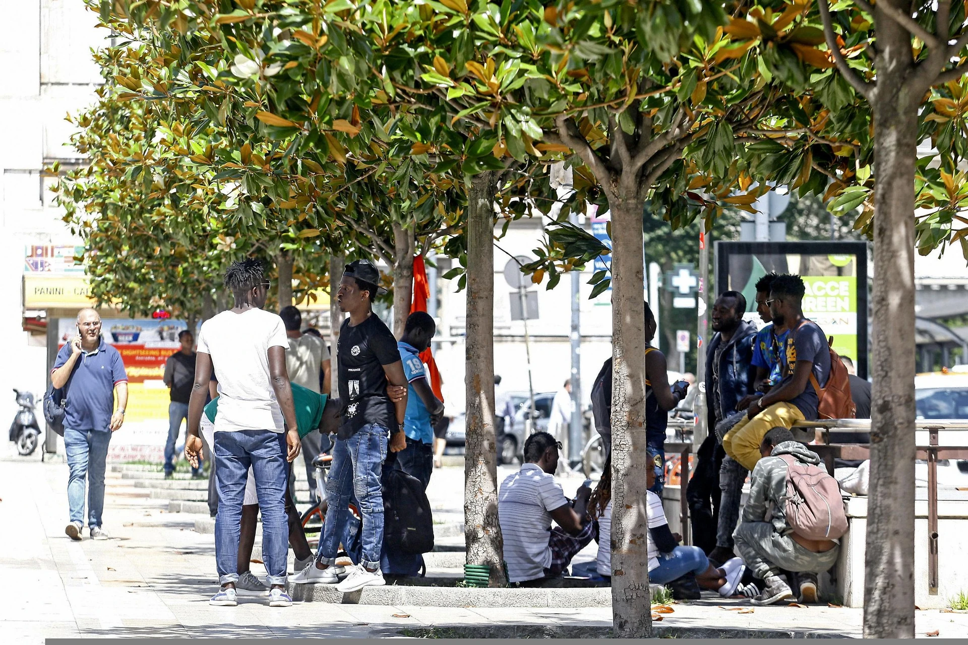 Immigrazione, neppure gli immigrati vogliono i clandestini: il sondaggio definitivo