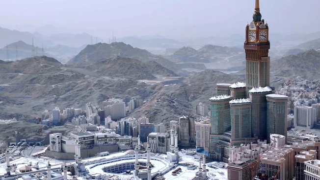 Arabia Saudita, completato il trasferimento dei pellegrini ad Arafat per l'Hajj