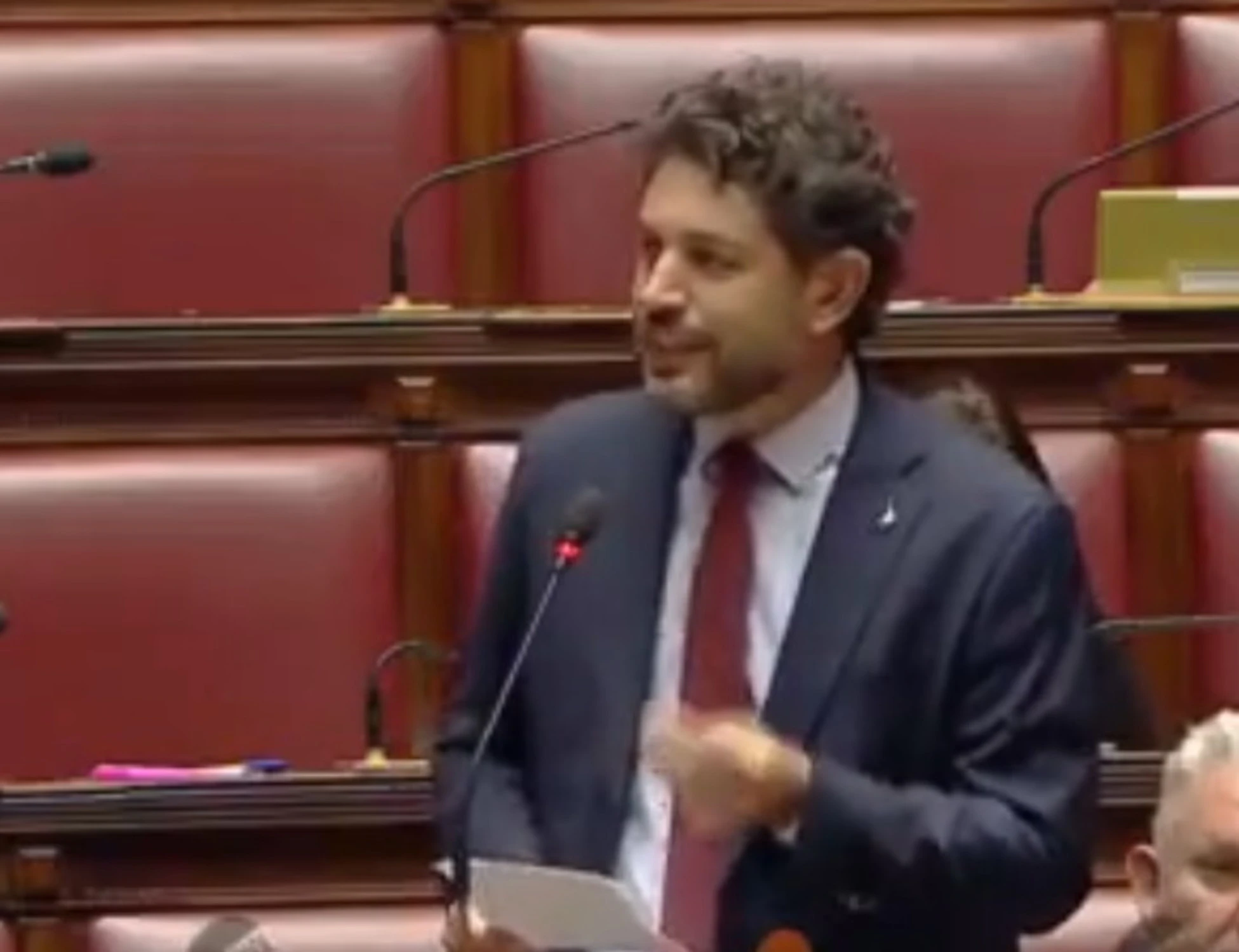 Barabotti contro la Schlein: "Ministra della Cultura, così...", si scatena il caos a Montecitorio