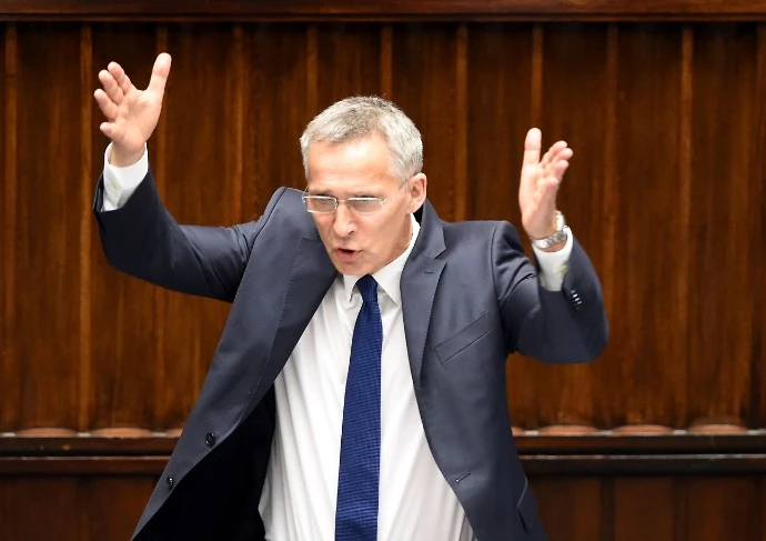 La Nato avverte l'Italia: "Il dialogo con la Russia prosegua ma siano mantenute le sanzioni"