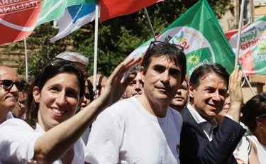 Iran, da Pd e M5s risoluzioni separate: dramma mondiale, farsa a sinistra