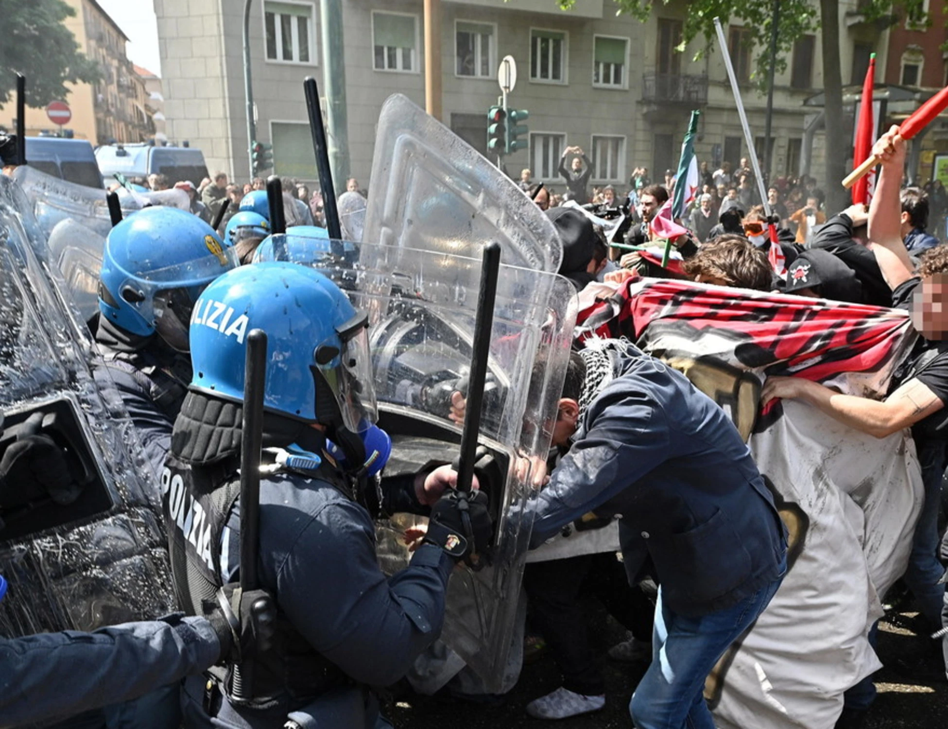 Giuseppe Valditara: "Le piazze violente sono alimentate dall'odio comunista"