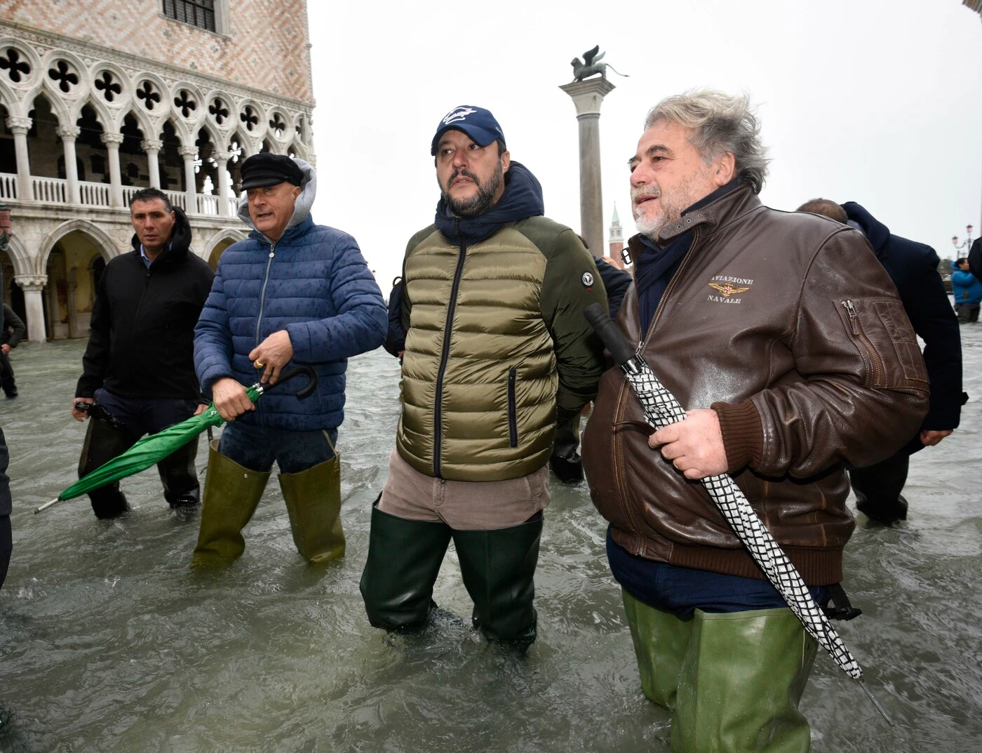 Matteo Salvini, retroscena dalle segrete stanze: "Ora gli dicono salvaci dai compagni"
