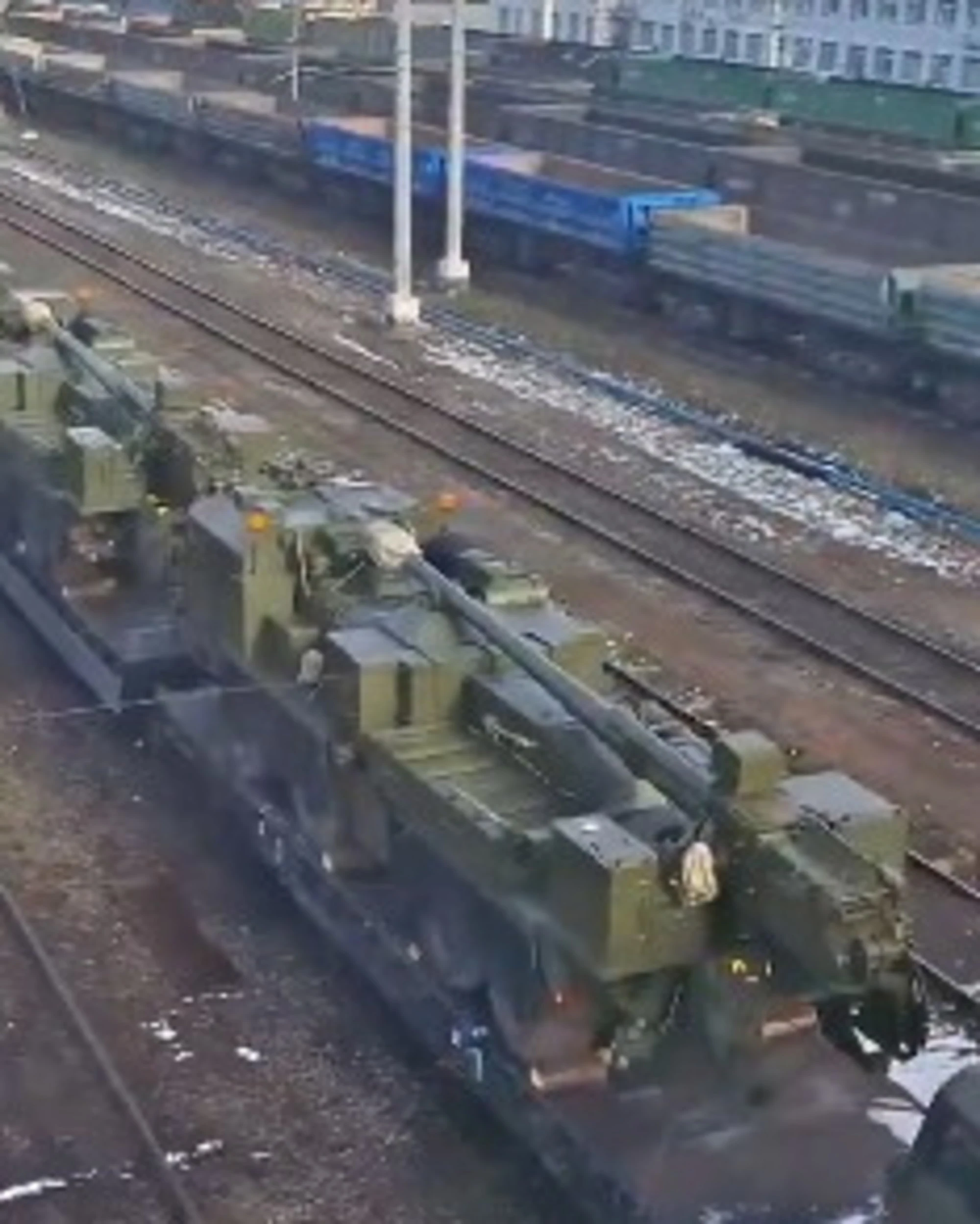 Russia, guerra in Europa: "Decine di migliaia di soldati ammassati al confine"