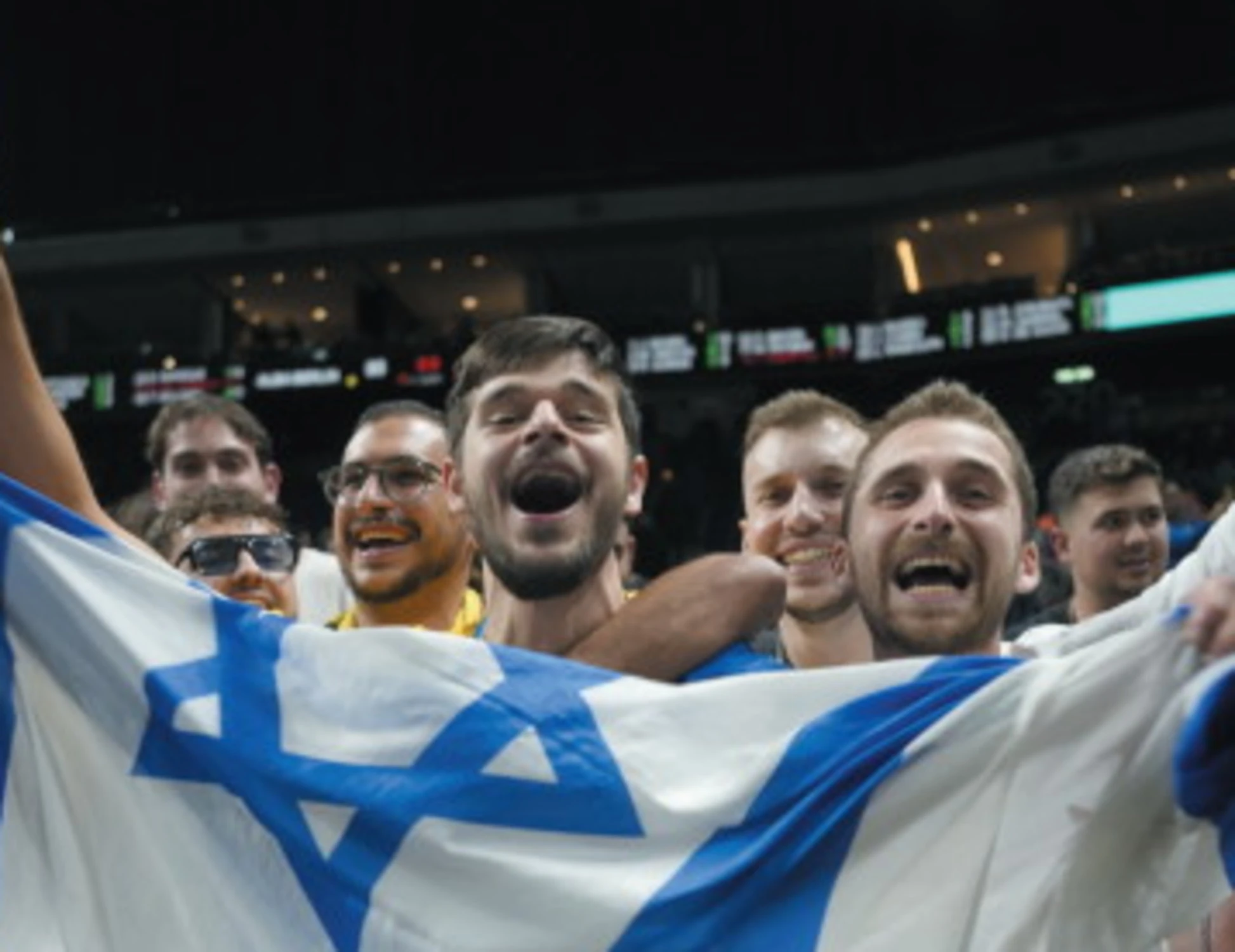 Bologna, la sinistra aizza la rivolta contro i tifosi israeliani: ma ha paura degli scontri