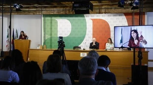 Pd, attacco a FdI? Un suicidio politico: ricoperti di insulti e derisi dai militanti