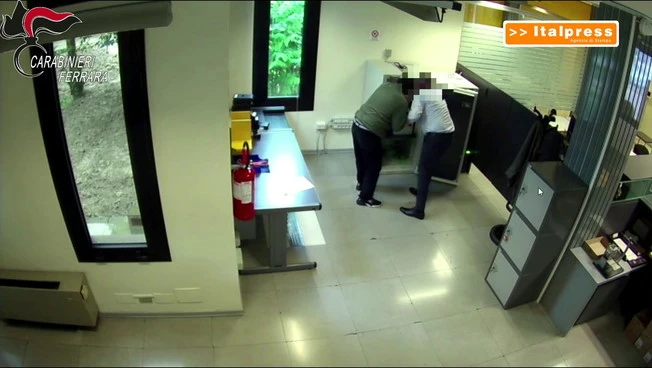 Rapinò una banca nel ferrarese, arrestato a Brindisi un membro della banda