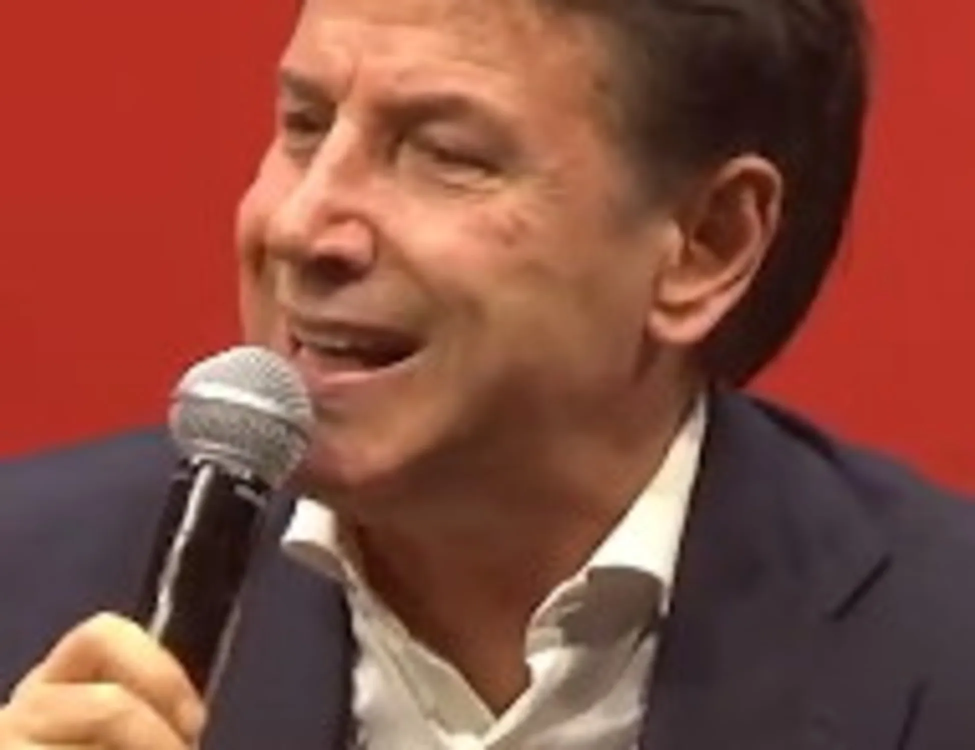 Leggi l'articolo: "Quella che cambi a seconda della convenienza?". FdI sbertuccia Conte con un video