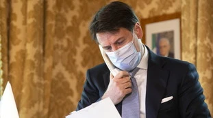 Giuseppe Conte, il sospetto de Il Tempo: "Alta, bionda e con gli occhi azzurri. Il premier ha chiamato a Palazzo Chigi Chiara Ferragni?"