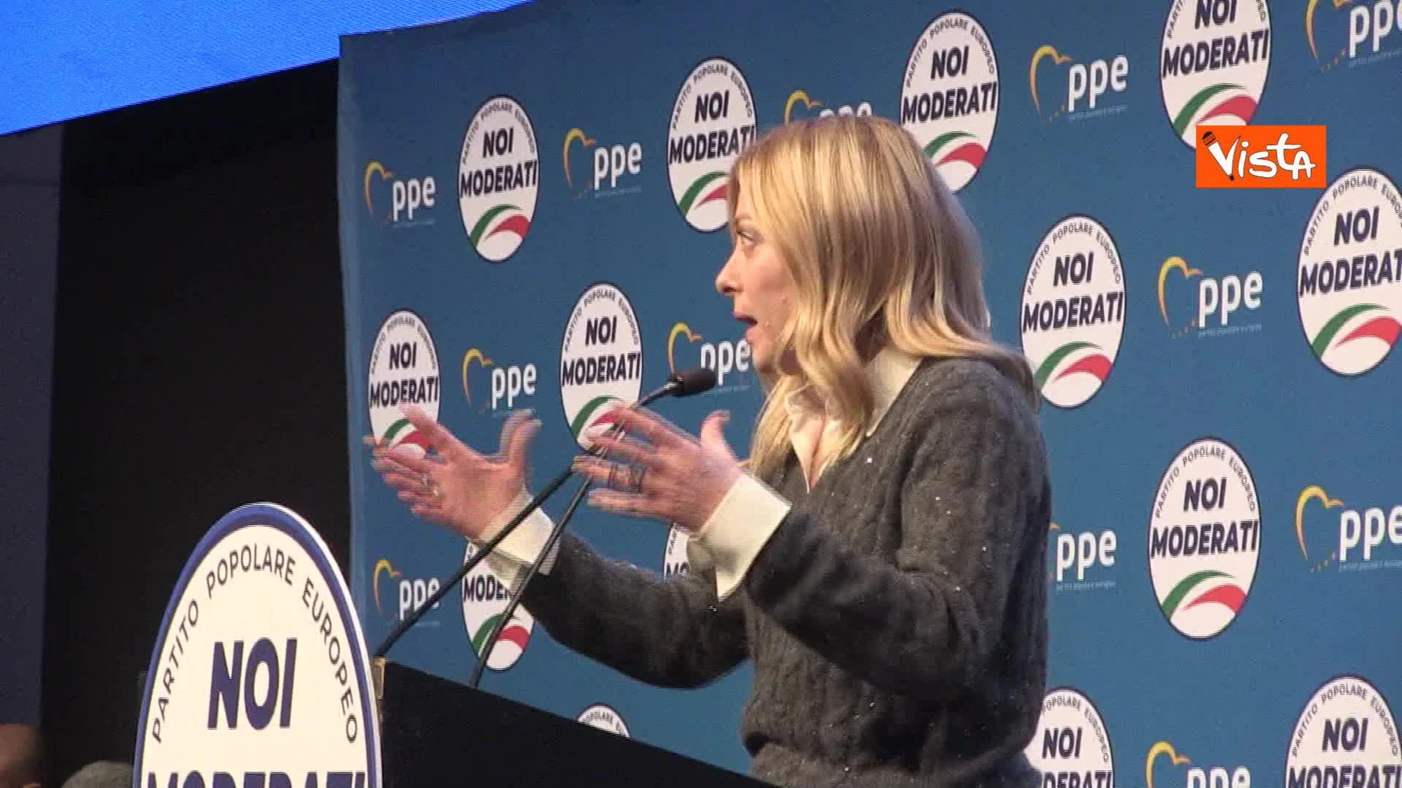 Giorgia Meloni spiana la sinistra: "Prima incapace, ora sola? Non sanno come sbarcare il lunario"