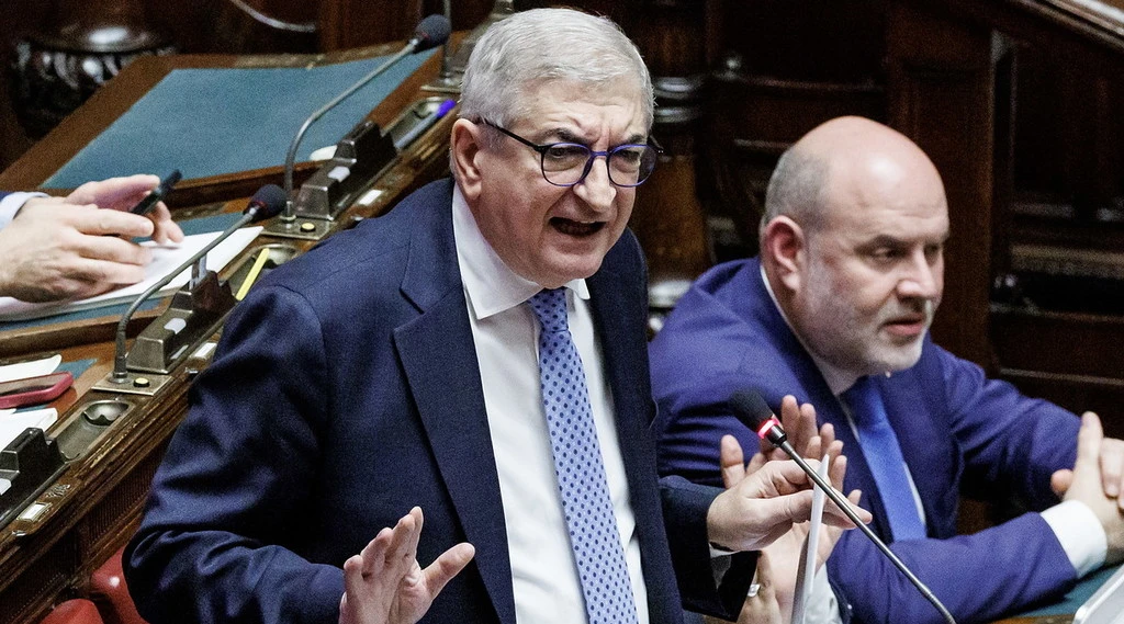 Foti inchioda De Luca: "Dietro il turpiloquio lo spazio che il Pd non gli concede"