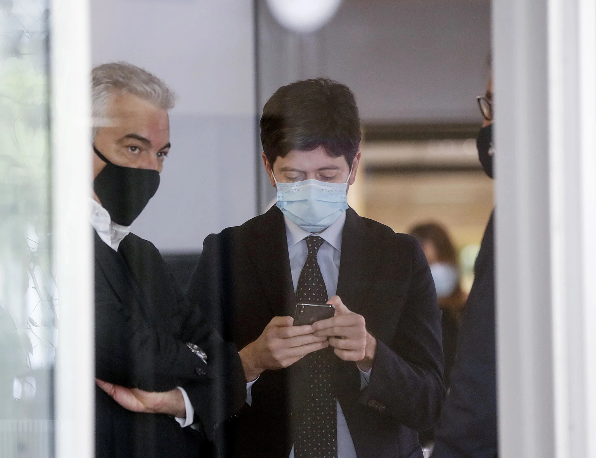 Il governo Meloni fa risparmiare 150 milioni dopo la cantonata di Arcuri. E Conte fa pure causa...