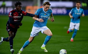 Napoli, basta McTominay: 3 punti a Cagliari, sorpasso sul Milan (e Inter nel mirino...)