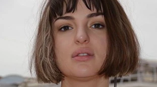 Arisa, "asfaltati tu". Una clamorosa crisi di nervi: davanti a tutti, l'insulto alla "poveraccia"