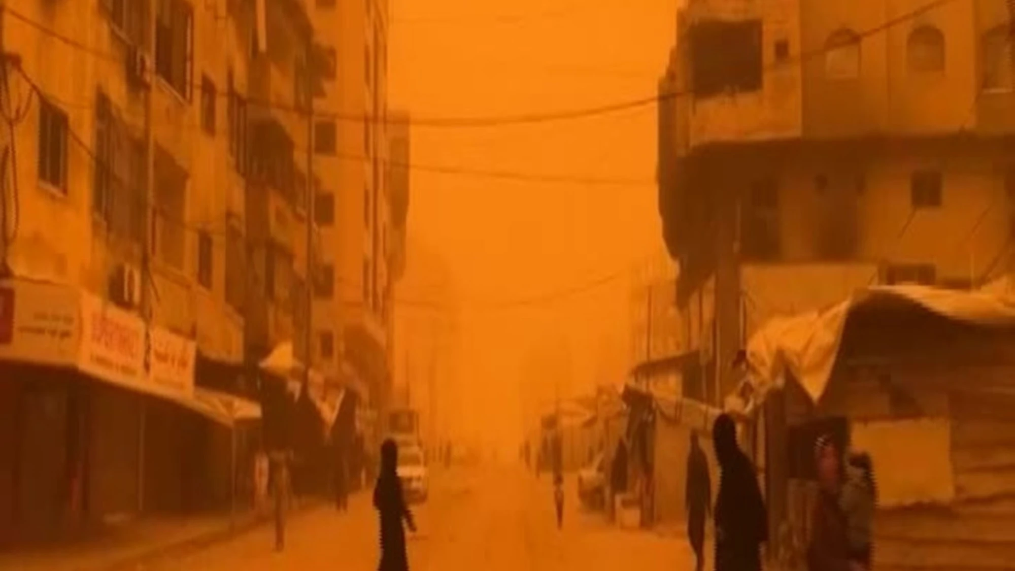 Gaza, una tempesta di sabbia investe gli accampamenti degli sfollati