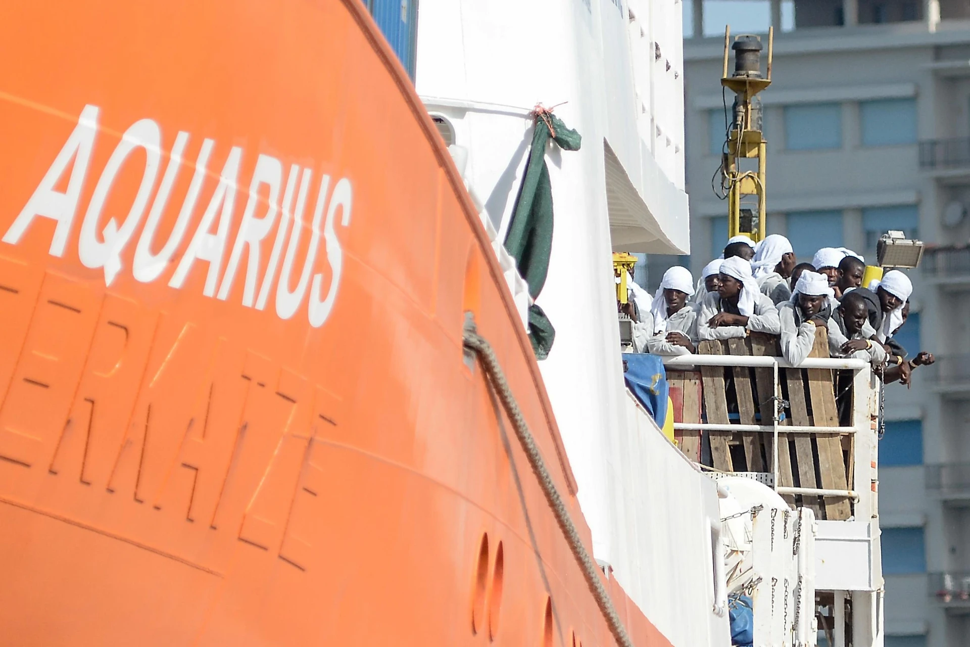 Aquarius, lo scenario-trappola sulle prossime 24 ore: perché la nave potrebbe comunque arrivare in Italia