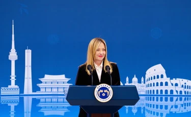 Giorgia Meloni ricuce lo strappo con Trump sull'Artico e scommette sul ruolo Nato