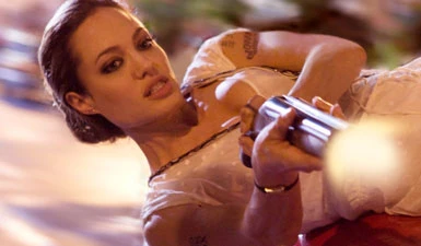 Omicidi 'griffati' per la bella Angelina Jolie