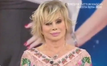 La Volta Buona, clamoroso Carmen Russo: chi porta in studio la Balivo
