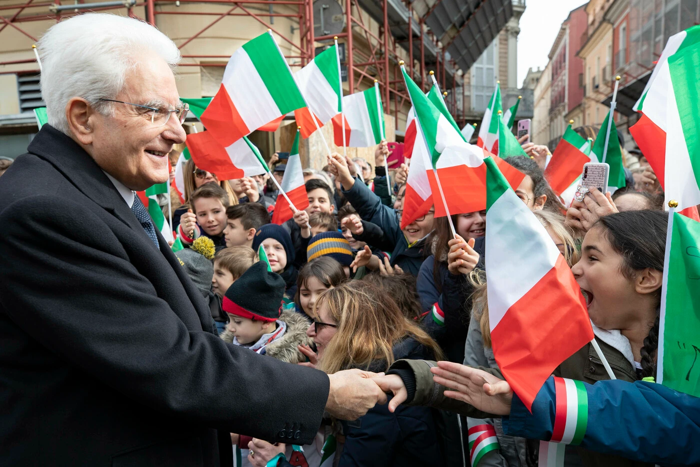 Sergio Mattarella, il retroscena. "Voto a luglio possibile", la voce dal Colle che cambia il quadro