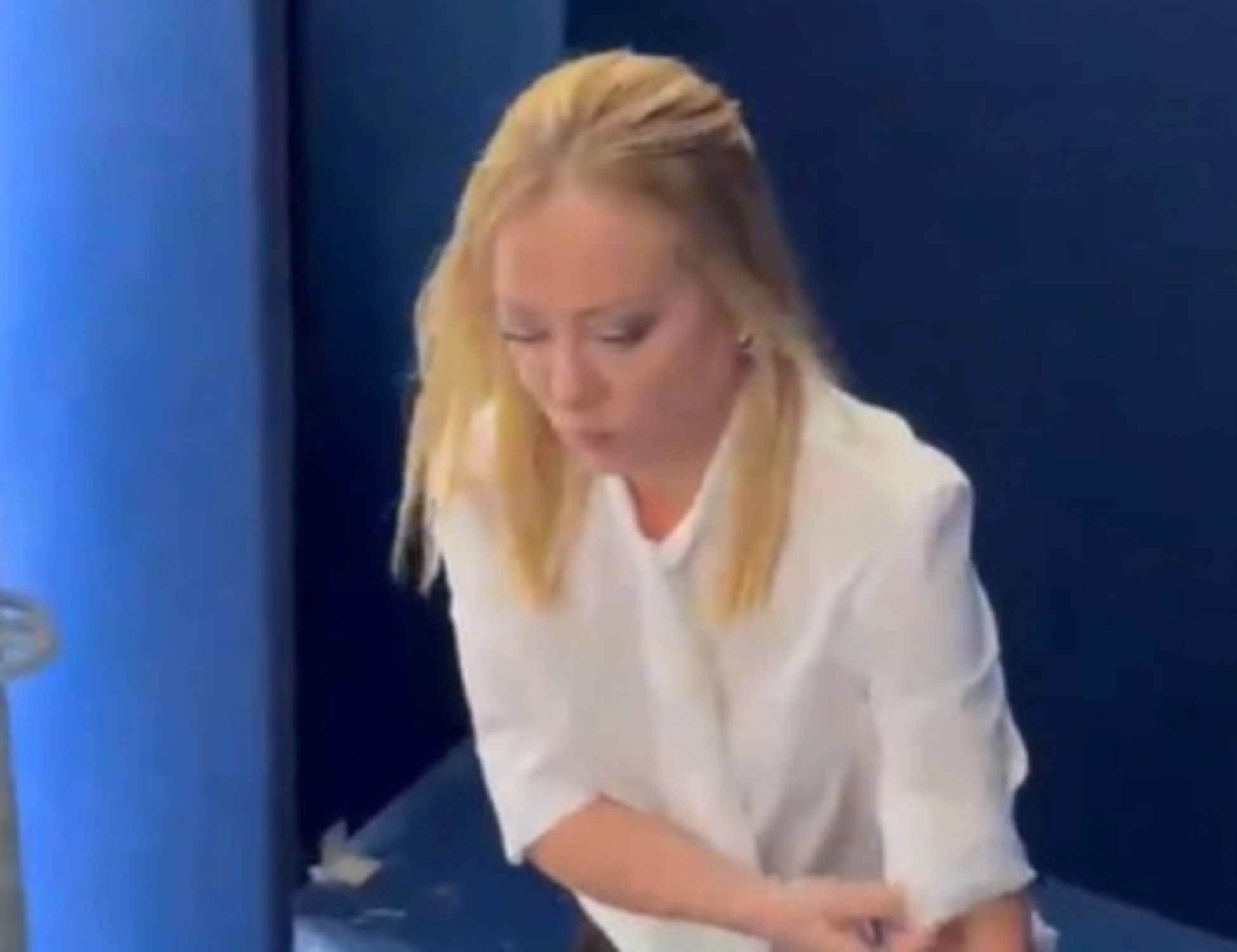 Meloni accolta così a Fenix, la frase che fa impazzire i rossi