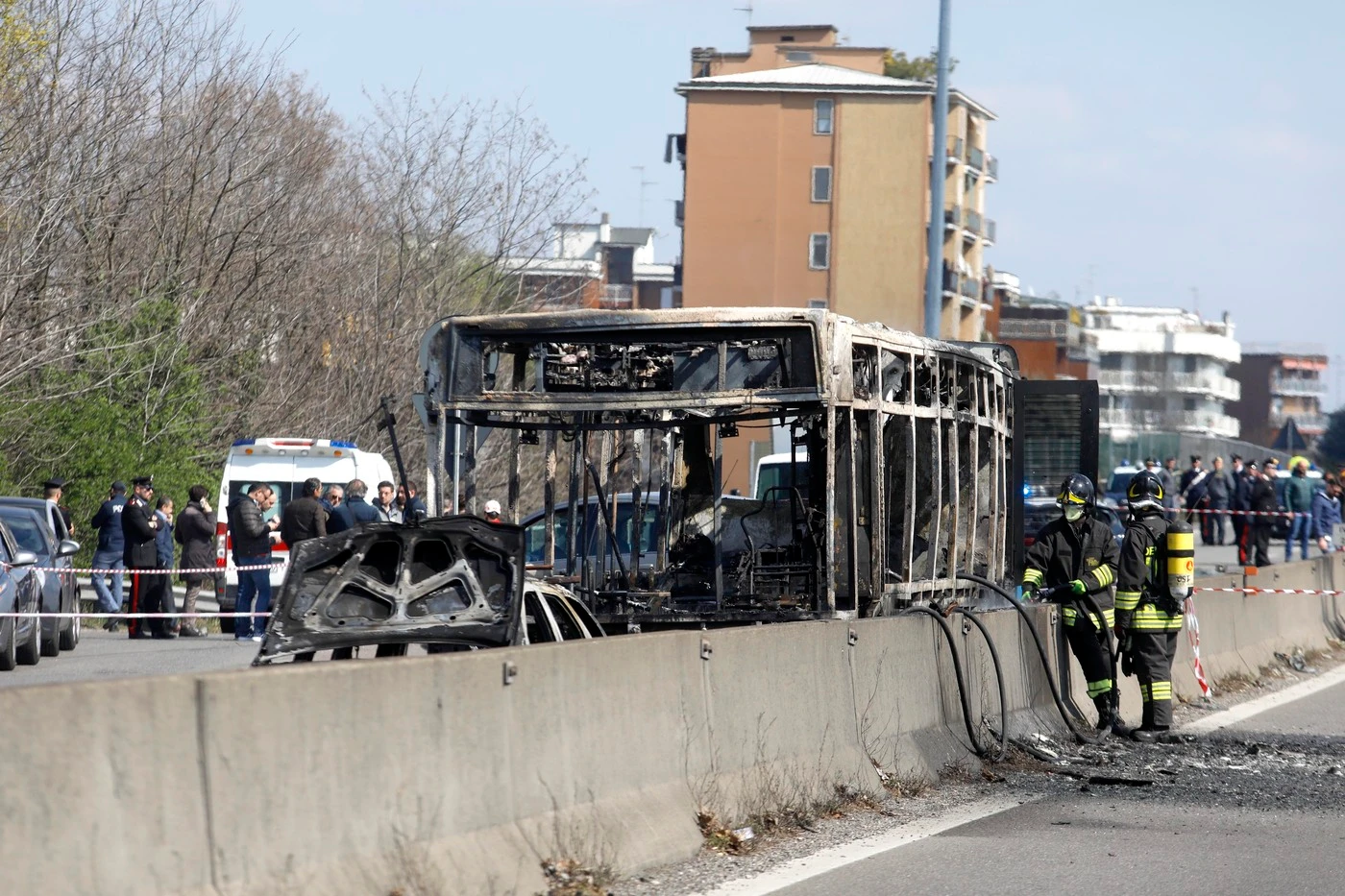 San Donato Milanese, così il ragazzino eroe ha neutralizzato il senegalese che ha incendiato il bus