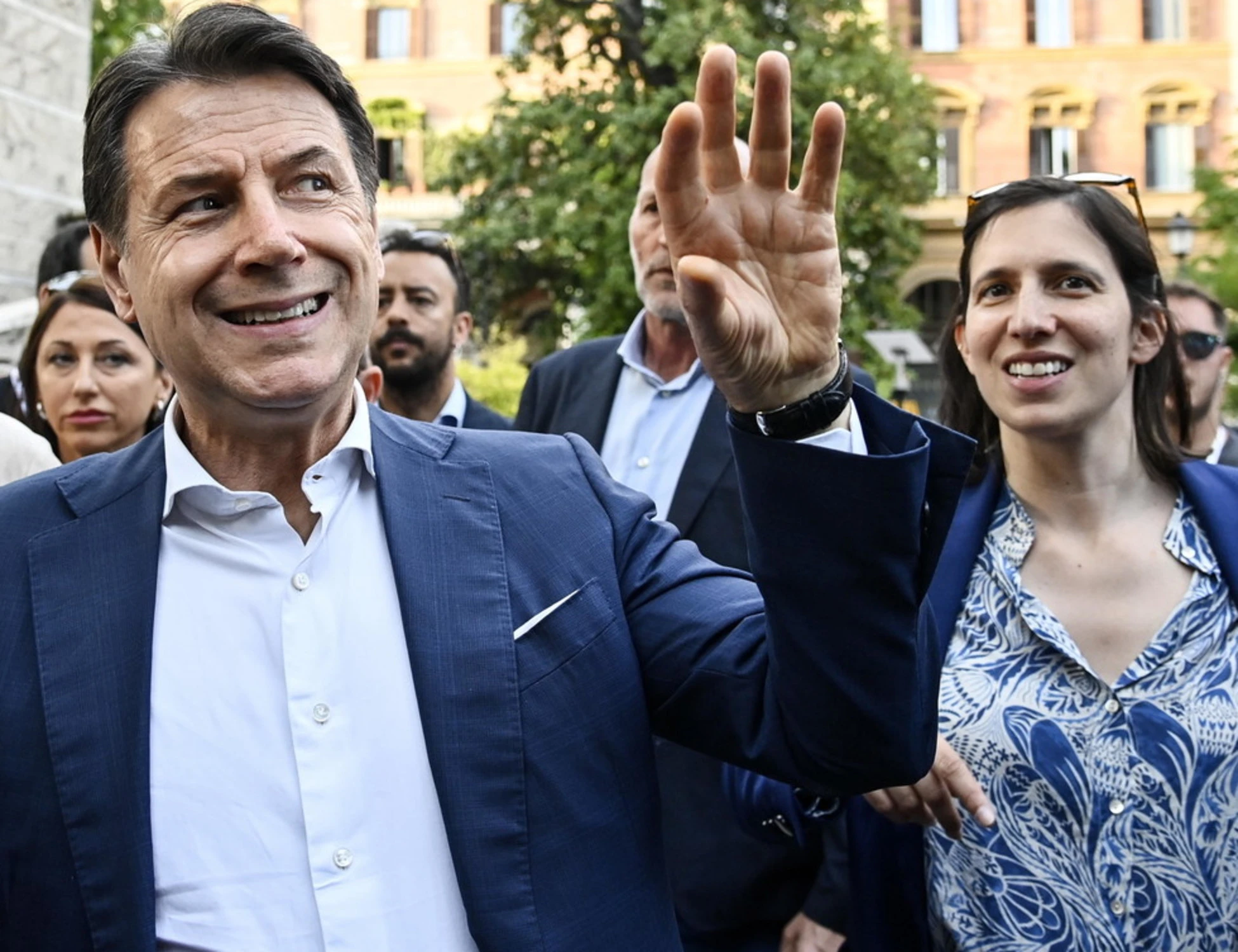 Il Pd diventa grillino e il centrodestra chiama Calenda