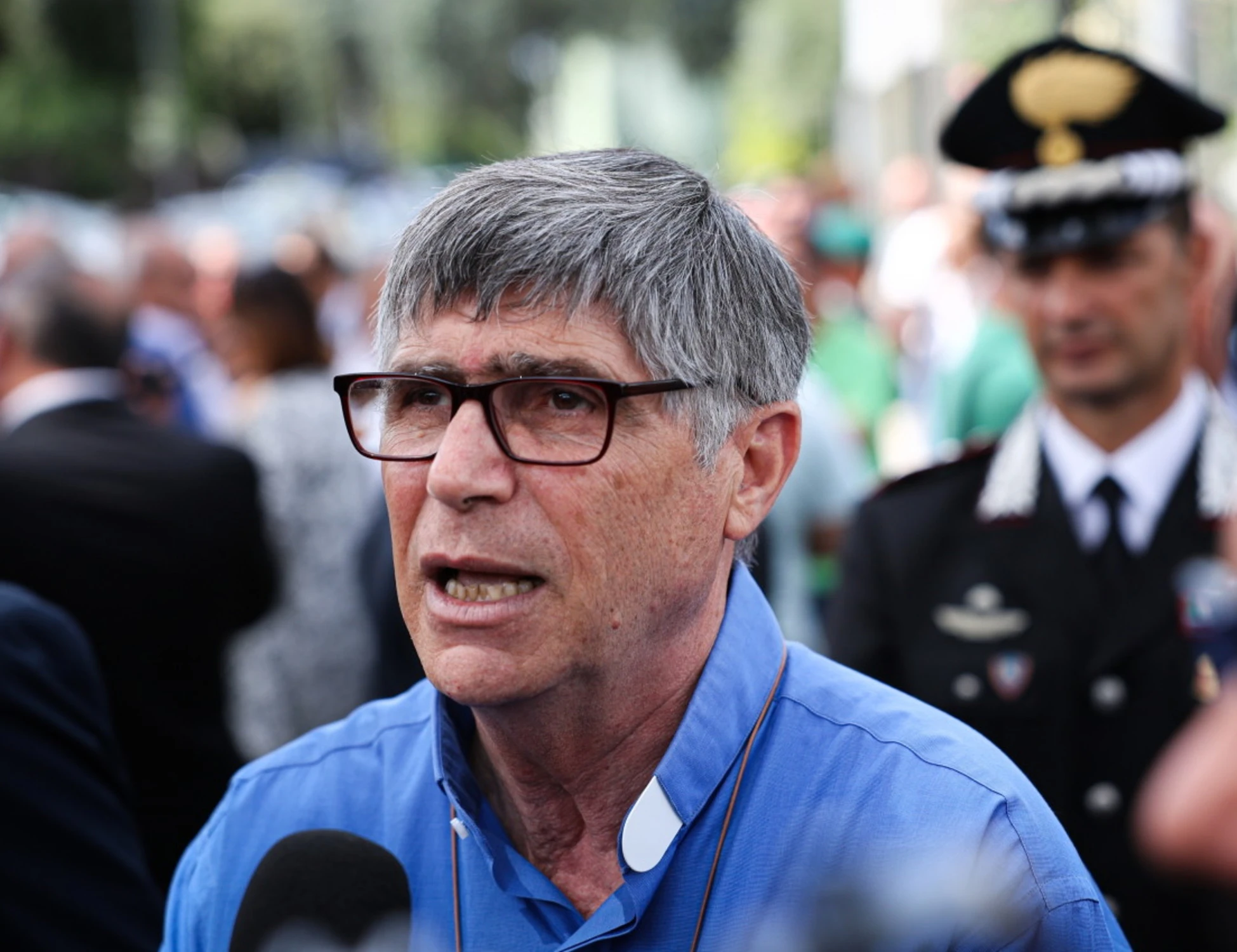 Don Patriciello mette la sinistra spalle al muro: "Non volano schiaffi ma coltelli"