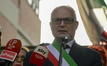 Gualtieri, le spese pazze in piazza inseguono il sindaco