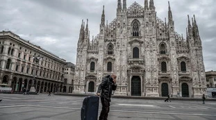 Un senzatetto a Milano