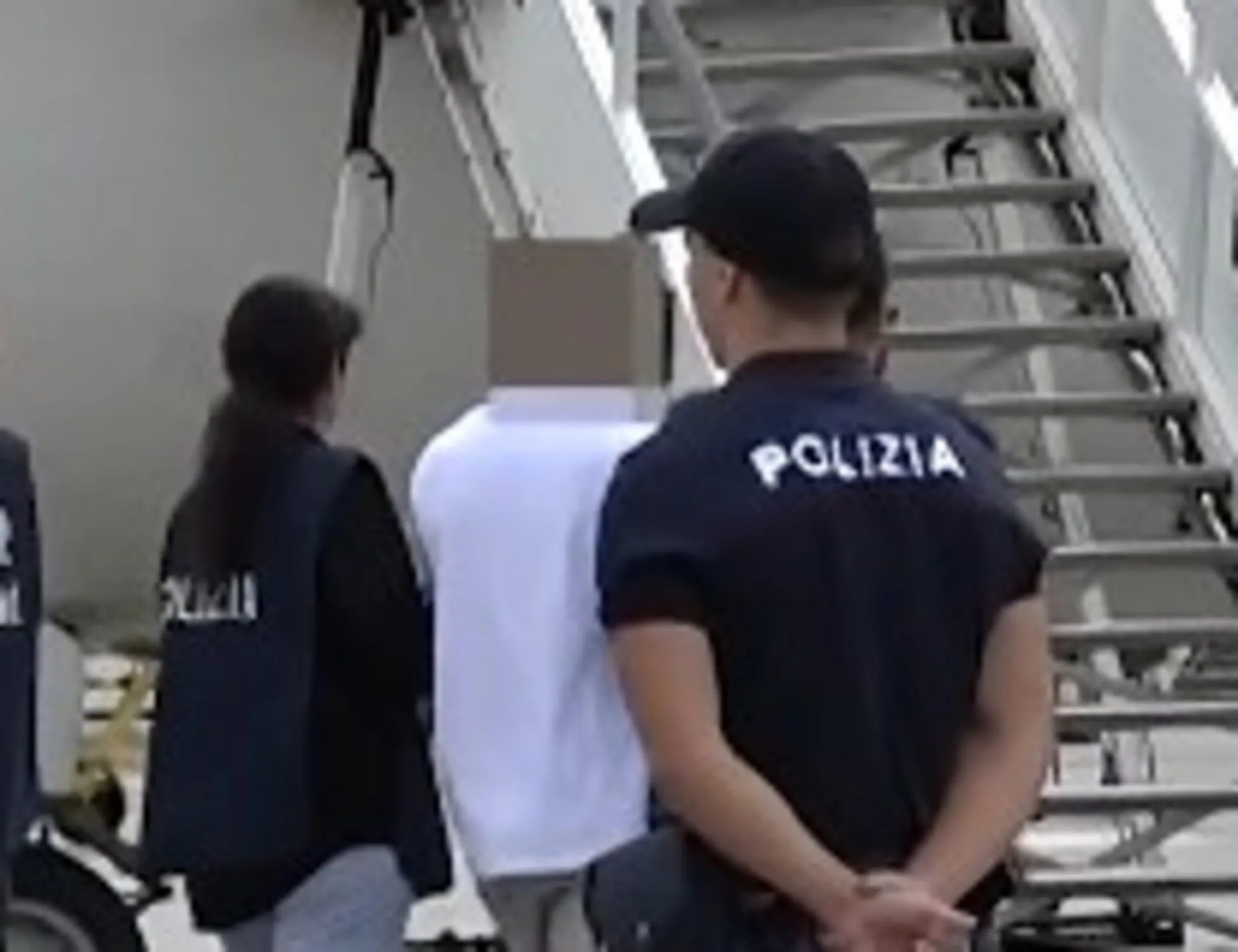 Leggi l'articolo: "In Italia funziona così". Meloni, il video fa impazzire la sinistra
