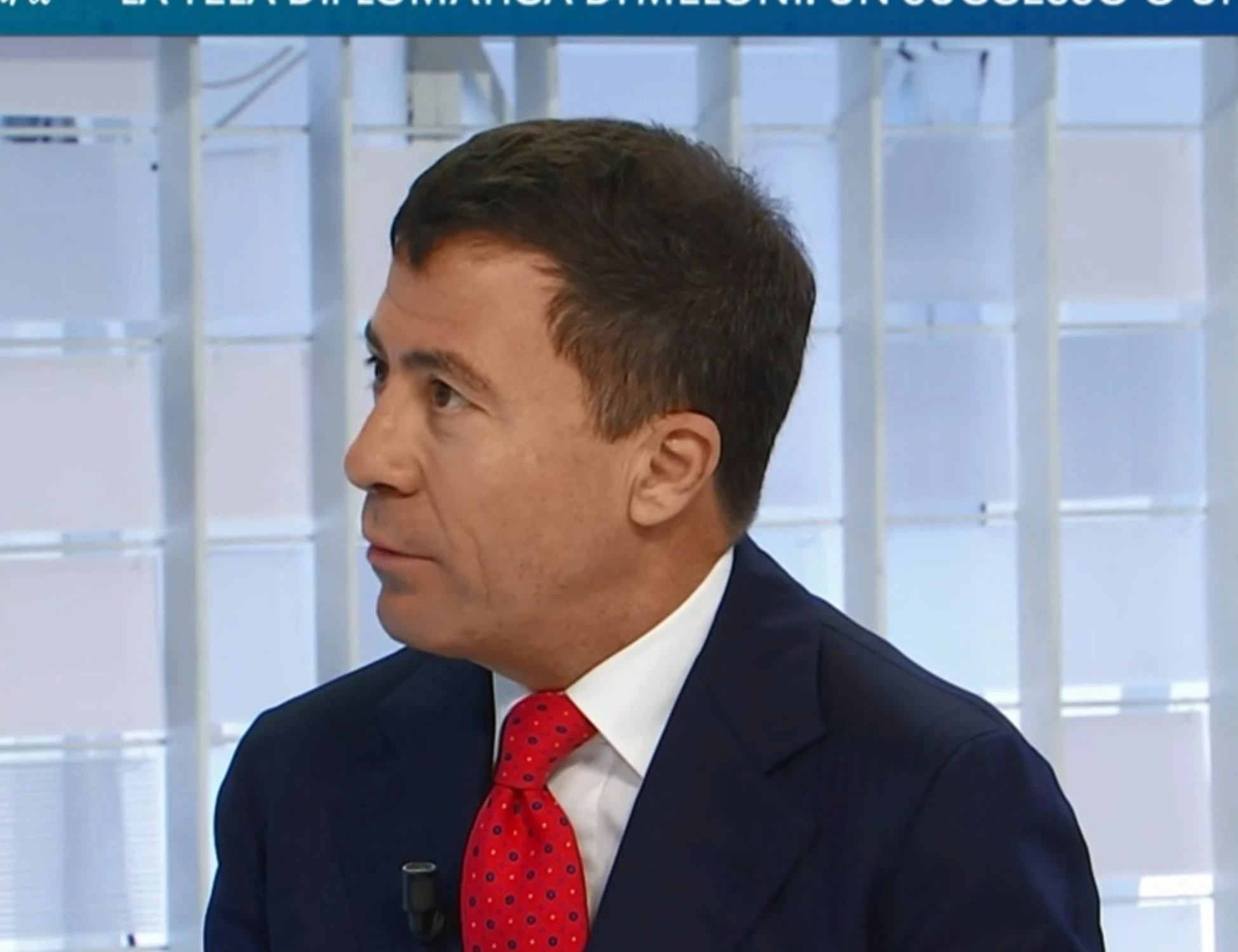 L'Aria che tira,Bocchino contro Macron: "Figuraccia internazionale"