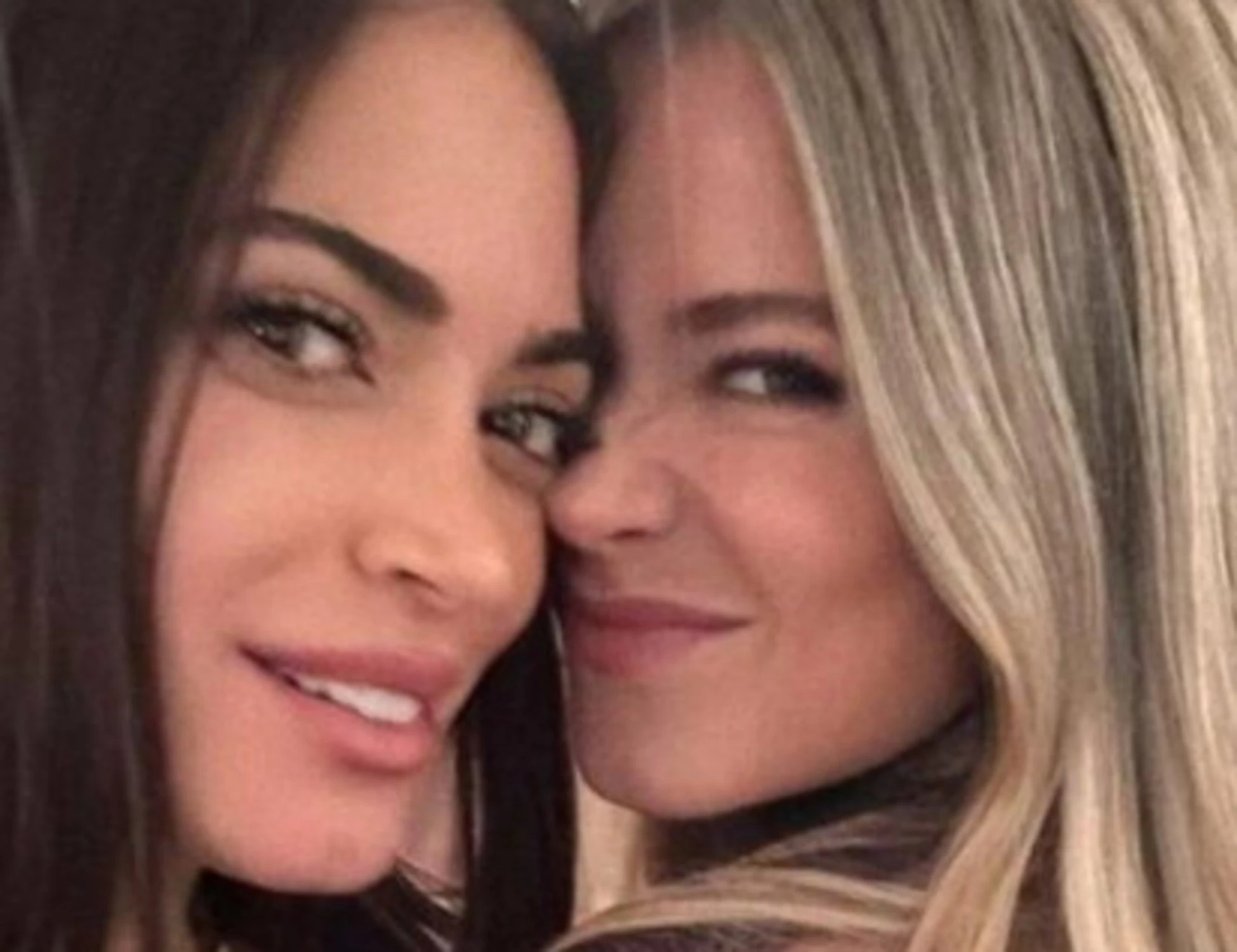 Elodie spianata per la foto con Diletta Leotta: "Razzola male"