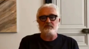 Flavio Briatore contro Giuseppe Conte: "Non sa neppure arrivare in orario, in che mani siamo?"