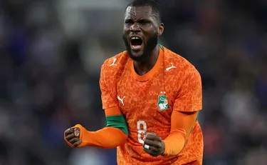 3072x2121