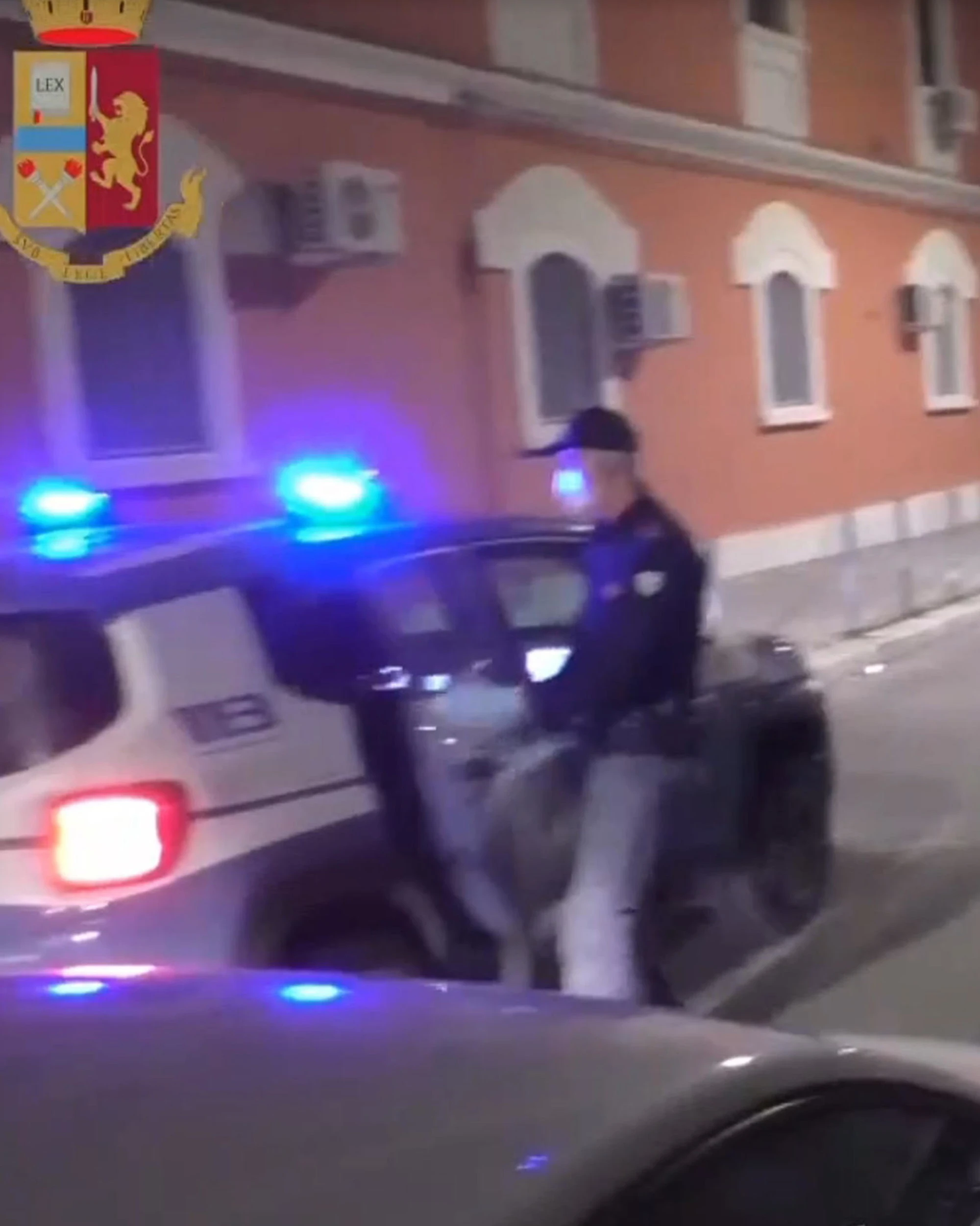 Finte pratiche per fare entrare i clandestini: 10 arresti
