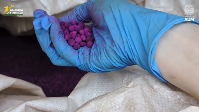 Al Porto di Genova sequestrati oltre 700kg di permanganato di potassio