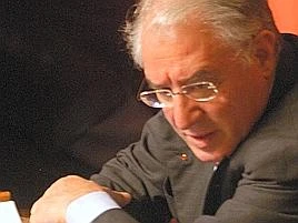 Dell'Utri: "Mi ricandido, sono ancora perseguitato". Berlusconi: "Non è possibile"