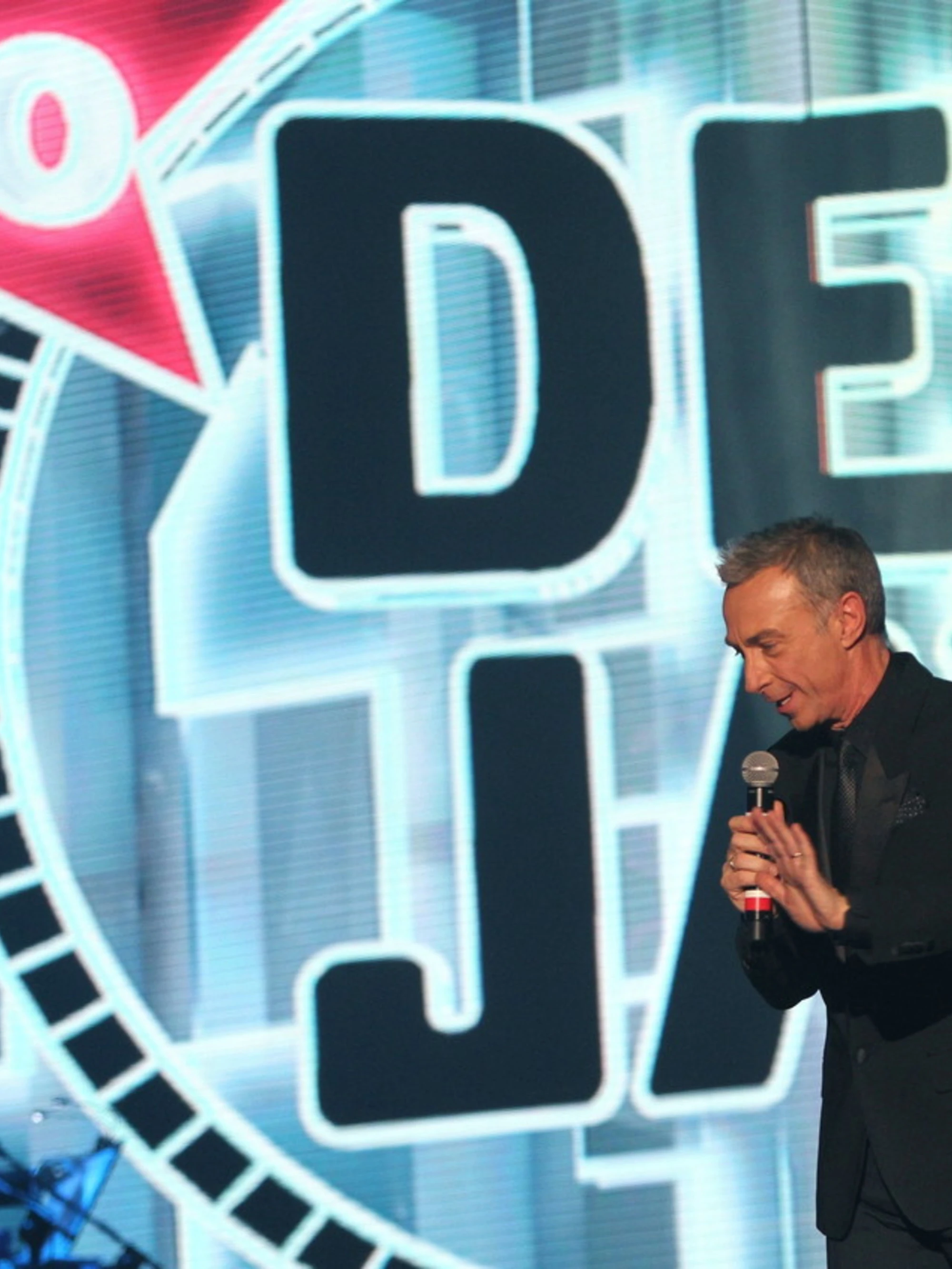 Linus e Radio Deejay contro il Pd: "Tutto in mano agli avvocati"