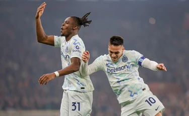 Inter, superato il Genoa 2 a 1: nerazzurri in vetta solitaria