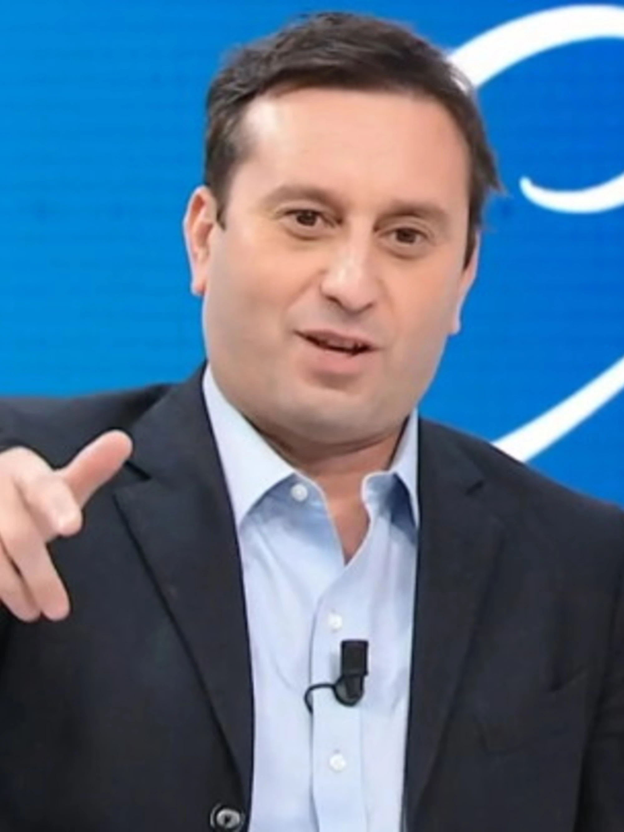 Parenzo gela in diretta la sua inviata: "Ottimo, risparmiamo sulla nota spese"