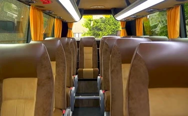 Veneto, acido sui sedili del bus: una ferita grave, l'orrore invisibile